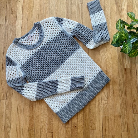 Arizona Striped Open Knit Sweater Gray & White Long Sleeve Size XL Juniors - Picture 7 of 8